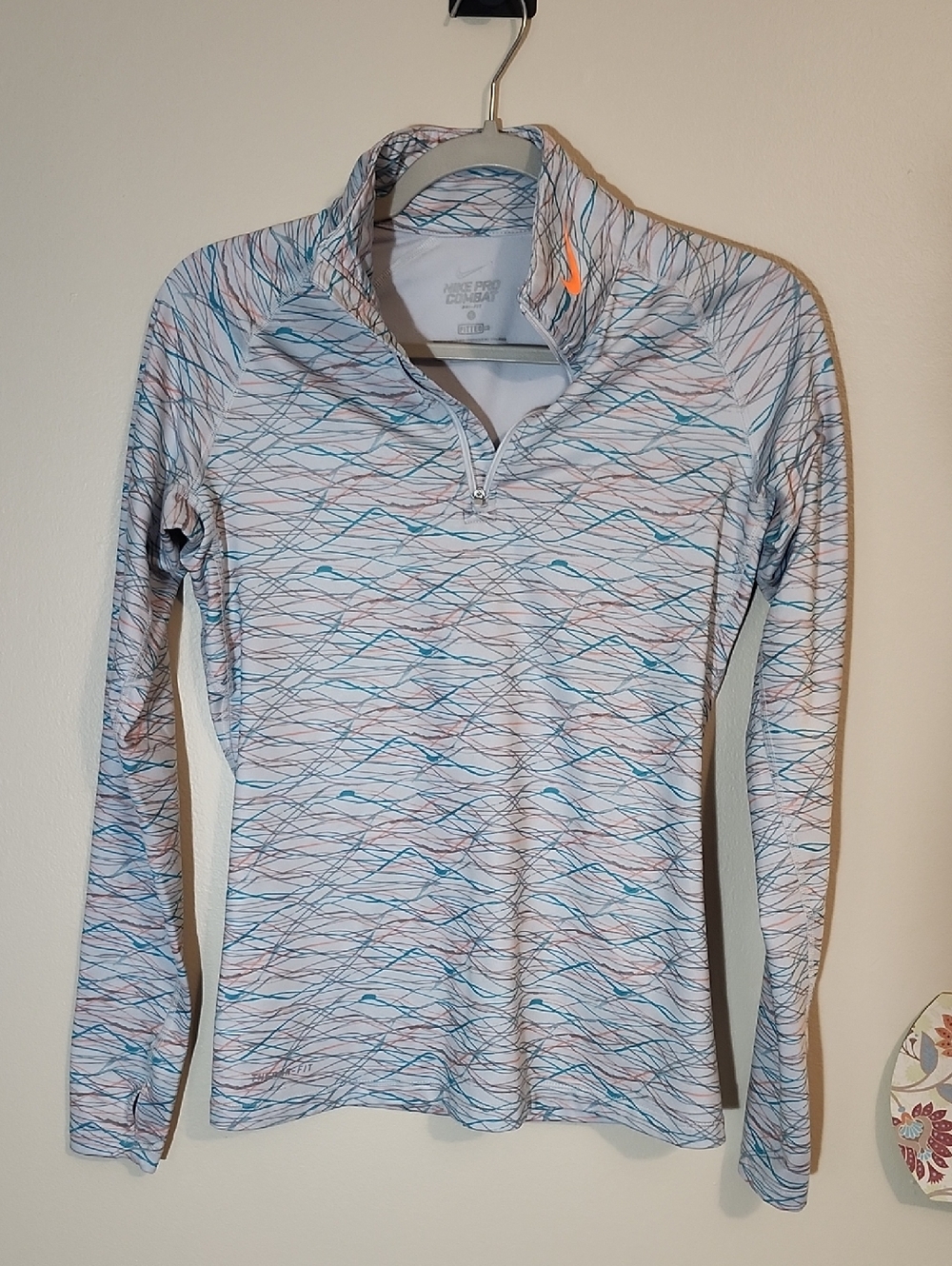 Nike Sweatshirt Women Medium Gray Patterned Pro Combat Dri Fit Fitted Thumbholes